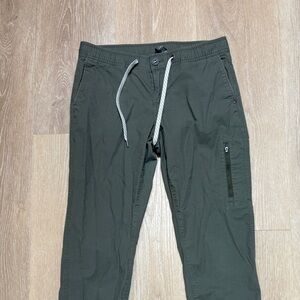 Vuori women’s Rise & Shine pants